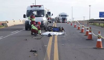Homem morre depois de colidir motocicleta em carreta em MS
