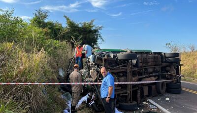 ACIDENTE: Caminhoneiro morre após colisão com ônibus em MS