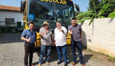 Novo ônibus entregue pelo Estado vai atender região do Quati em Bonito (MS)