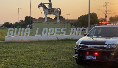 PMs de Guia Lopes da Laguna em Rondas salva mulher na ponte velha que poderia tentar um suicídio. 