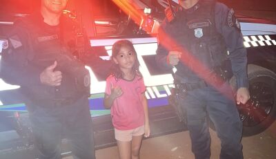 Pequena Mariana Conhece Viatura da PM, tira fotos com policias e faz amigos em Guia Lopes da Laguna