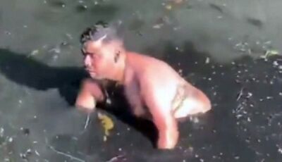 Homem pula em esgoto e fica 3 horas na lama para resgatar celular
