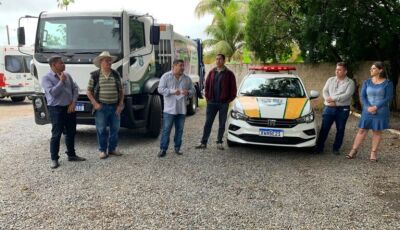 Prefeito entrega novo caminhão de lixo e veículo para o Demtrat em Bonito (MS)