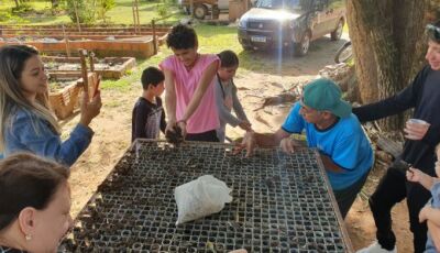 Viveiro Municipal recebe visita de alunos da Associação Pestalozzi em Bonito (MS)