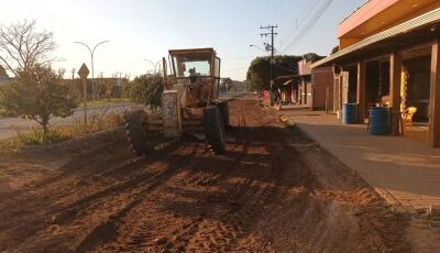 Obras realiza o cascalhamento e patrolamento de ruas da Vila Marambaia em Bonito