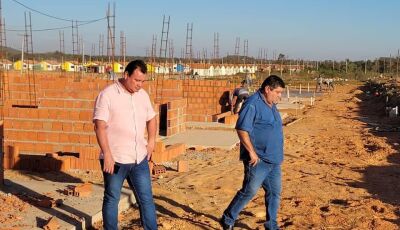 Prefeito de Bonito e secretário visitam obras das casas do rodoanel