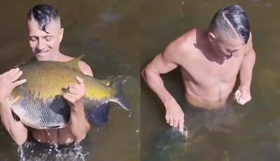 Encantador de peixes? Homem ensina a pegar tambaquis no colo e viraliza na web; VÍDEO