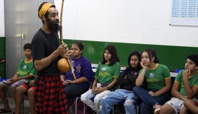 Festival de Bonito leva o carinho da contação de histórias para escola da periferia da cidade