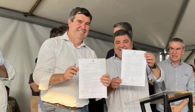 Governador e Prefeito assinam convênio para pavimentação da Cohab em Bonito