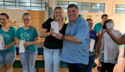 Prefeito de Bonito presenteia professores e agradece apoio na Educação 