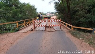 Ponte na Rua Monte Castelo, que dá acesso a Vila Jaraguá está interditada em Bonito