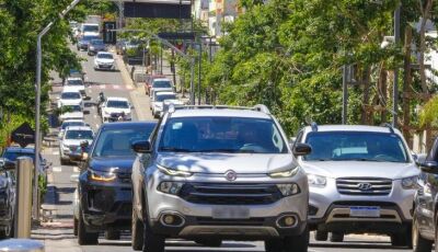 Prazo para licenciar veículos com placa final 0 termina na terça-feira