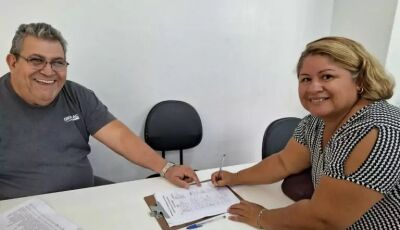 Reunião marca assinatura para cobertura das casas do Programa Lote Urbanizado em Bonito (MS)