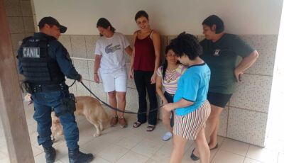 Polícia Militar de Bonito visita alunos da Pestalozzi com Canil de Aquidauana  