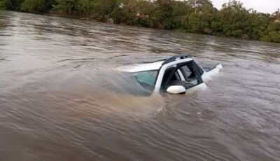 Carro cai em rio  e motorista desaparece em Mato Grosso do Sul