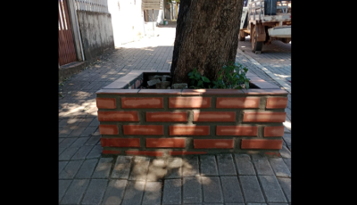 Equipe da Secretaria de Obras de Bonito realiza manutenção de canteiros danificados 