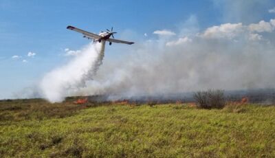 Com apoio aéreo, bombeiros atuam em incêndios florestais e resgatam ribeirinhos no Pantanal