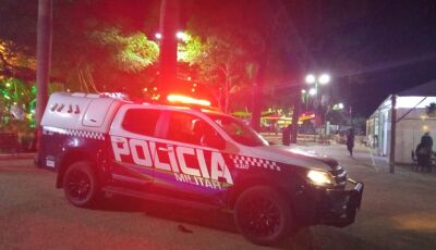 Motorista acerta traseira de carro, tenta bater em policiais e acaba preso em Bonito