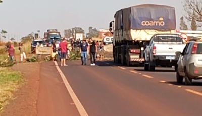 Indígenas bloqueiam rodovia BR-463 em manifestação em Mato Grosso do Sul