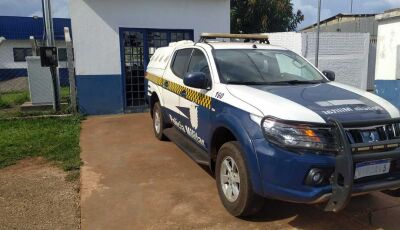 Homem invade casa da ex-mulher, agride com banco e tenta estuprá-la em MS