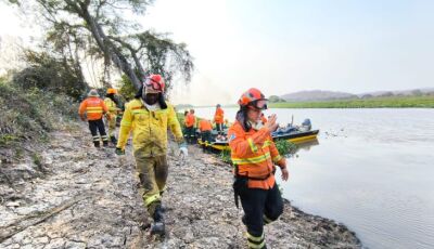 Bombeiros atuam no controle de incêndios florestais em MS e ribeirinhos serão atendidos em ação 