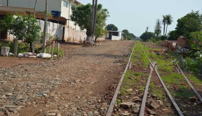 Homem é espancado a pauladas na cabeça e rosto durante briga