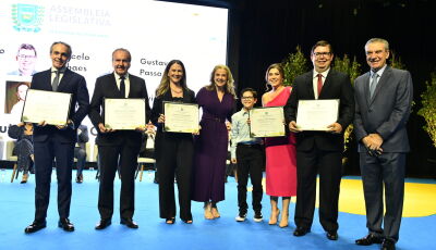 Paulo Corrêa homenageia personalidades que contribuem para o desenvolvimento de MS