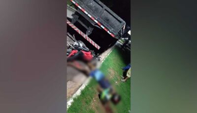 Homem bate moto na traseira de caminhão e morre em MS