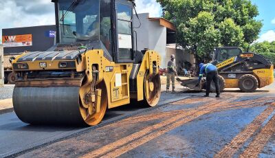  Prefeito acompanha trabalho de recuperação das ruas de Bonito