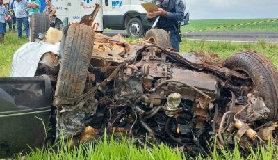 Acidente entre carro e caminhonete deixa um morto em MS