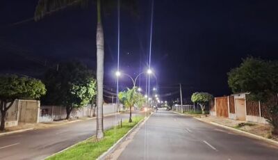 Novas lâmpadas de LED são instaladas na Avenida Brasil 