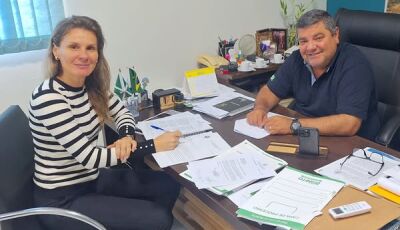 Prefeito se reúne com vice-prefeita e secretária de Turismo e Desenvolvimento Econômico