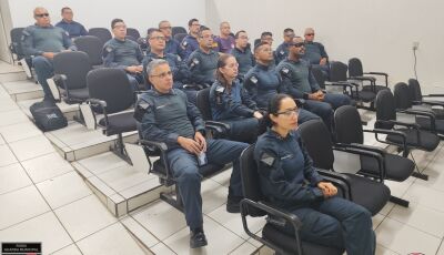 Guardas municipais participam de curso de operador de Taser ministrado pela PM