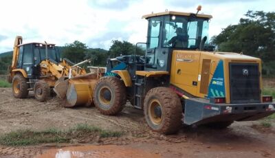 Equipe realiza limpeza no  Loteamento Rio Bonito
