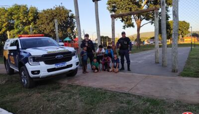 Guarda Municipal de Bonito realiza patrulhamento e aproximação com crianças e adolescentes na Praça 