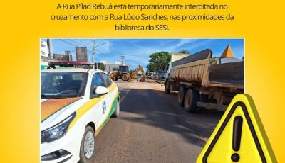Rua Pílad Rebuá está interditada no cruzamento com a Rua Lúcio Sanches em Bonito