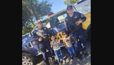 Crianças pedem para tirar fotos com agentes da Guarda Civil em Bonito