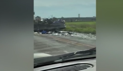 Dois morrem em batida entre picape e caminhão em MS