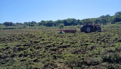 Prefeitura de Bonito fortalece agricultura familiar com apoio técnico e maquinário agrícola