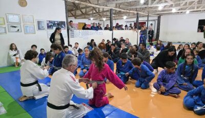 Mais de 30 crianças participam de troca de faixa no Projeto Silvio Roza com apoio da Prefeitura de B