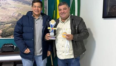 Prefeito recebe medalha da 1ª Meia Maratona Rotary Club de Bonito