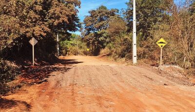 Prefeitura de Bonito instala sinalização e quebra-molas na estrada da região São Geraldo