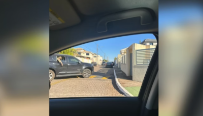 Bolsonaro chega à Seape para colocar tornozeleira eletrônica