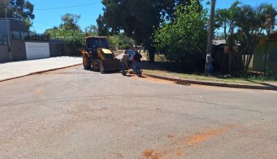 Equipe da Secretaria de Obras realiza limpeza na Vila Machado