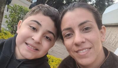 Prestes a mudar de MS, mãe ainda espera doação de cadeira de rodas para filho 