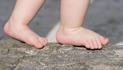 Bebê fica com lesão na cabeça ao ser agredido pelo pai em MS