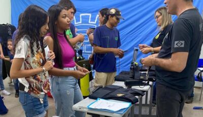 Polícia Civil participa de Feira de Profissões em escola de Aquidauana