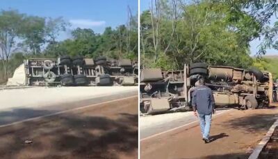 Motorista tomba carreta ao tentar fazer ultrapassagem na BR-262 
