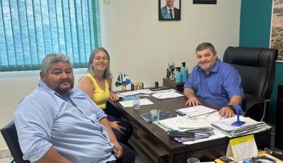 Prefeito de Bonito recebe vereadores Adão Duarte e Michele Flores 