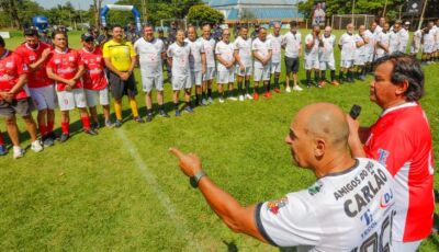 Comerário com ex-jogadores e convidados incentiva doação de órgãos e valoriza futebol regional